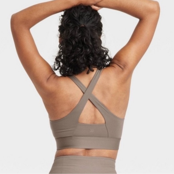 NWT Women’s All in Motion Taupe Square Neck Cross Back Sports Bra Medium Support - Picture 2 of 7